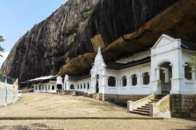 Day Tour Kandy to Sigiriya with Dambulla Cave Temple Excursion - The private vehicle and the value of flexibility