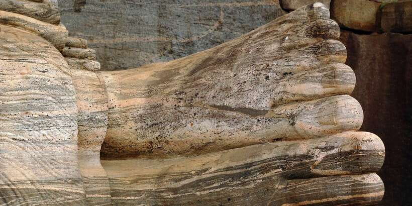 Day Trip to the Ancient Capital of Polonnaruwa From Colombo - Lankatilaka Gedige and the city’s religious architecture
