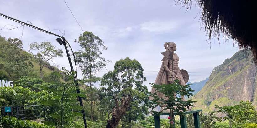 Discover the Best of Sri Lanka in 2 Days - Ramboda and Nuwara Eliya: tea country with a colonial pause
