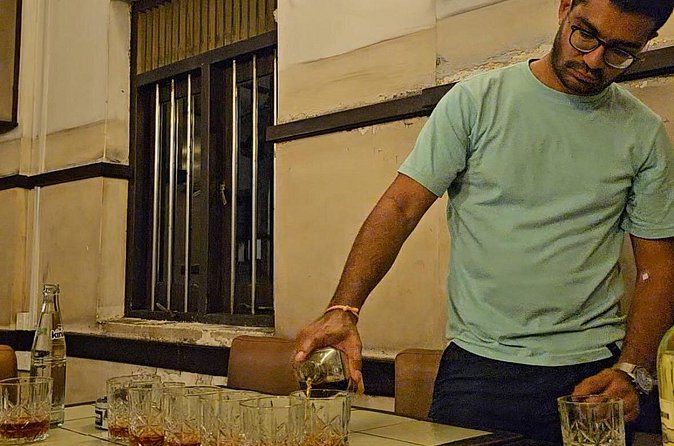 Dodgy Bar Tour in Colombo - Local spirits, spicy snacks, and the social side