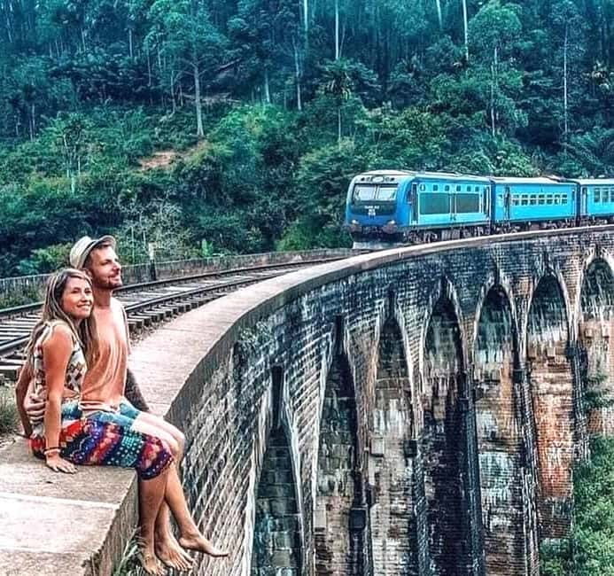 Ella: 9 Arches Bridge, Little Adam's Peak, Tea Factory - Watching trains cross Nine Arches Bridge