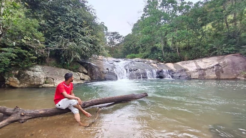 Ella: All-Inclusive Diyaluma and Ravana Waterfalls Day Tour - Ravana Falls: an easy first stop with serious spray