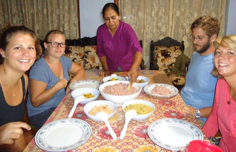 Ella: Cooking Class with Mom at Ella Cool Air Inn - Coconut sambol and crispy roti