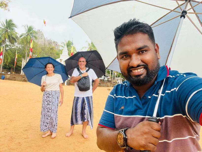Ella Day Tour from Kandy with tea factory - A quiet stop at Bhatha Hanuman Temple