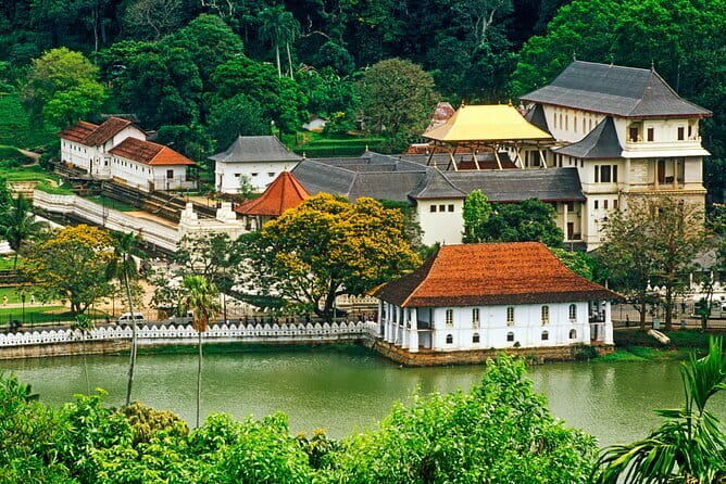 Ella Day Tour with Scenic Train Ride From Hikkaduwa - Tea at Uva Halpewatte Tea Factory