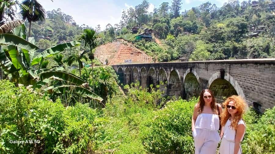 ELLA Lipton Seat Tea Test & Pluck 9Arch, Waterfalls, & Lunch - The guide makes a major difference