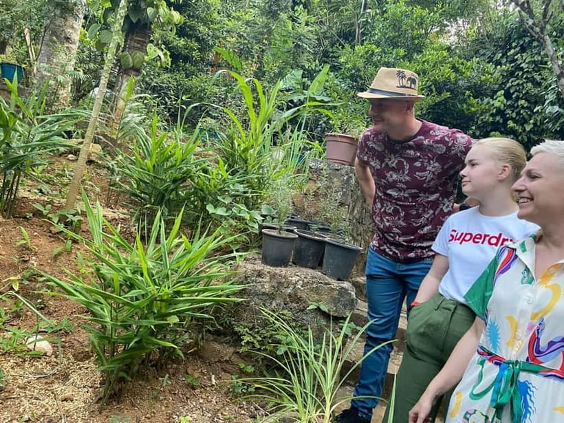 Ella: Nine Arch Spice Garden Tour with Traditional Lunch - The traditional lunch with six Sri Lankan curries