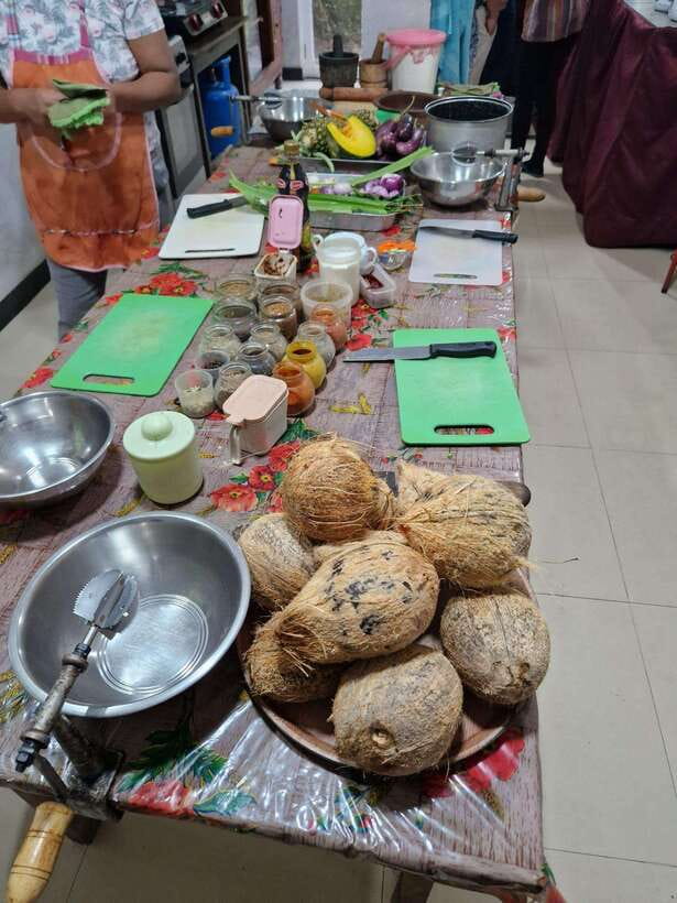 Ella: Sri Lankan Authentic Cooking expirience - Cracking coconuts and making the basics