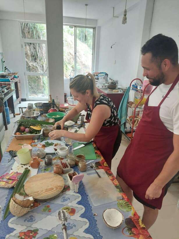 Ella: Sri Lankan Authentic Cooking expirience - Meeting Ruwini at Honey Bee Garden