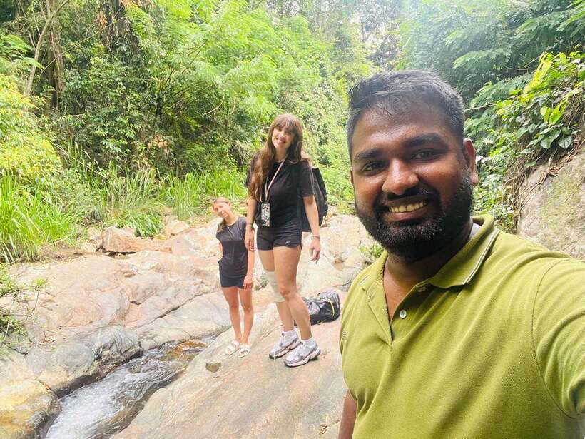 Ella: Tuk-Tuk Tour with Little Adam's Peak and Waterfalls - Nine Arch Bridge in a Green Mountain Setting