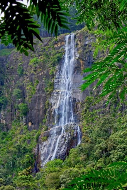 Ella: Waterfall hunting Hike to Bambarakanda and Lanka Falls - The secret stop and the local lunch