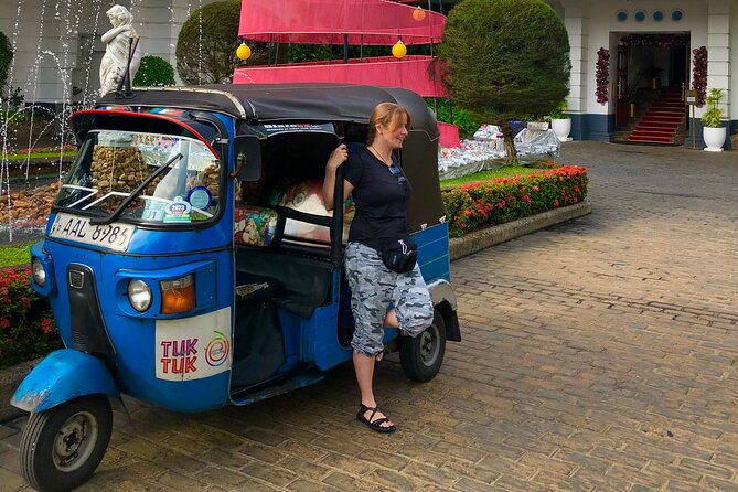Explore Colombo by Tuk Tuk Morning & evening (Private Tours) - Sri Ponnambalam Vanesar Kovil