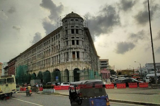 Explore Colombo City Highlights in a Private Tuk Tuk - Pettah market and the Red Mosque
