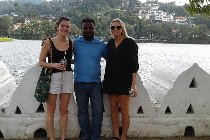 Explore Kandy Full Day Tuk Tuk City Tour - Temple of the Sacred Tooth Relic: the essential cultural stop