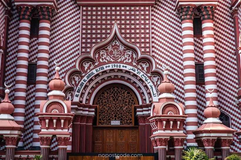 Explore The Colombo City by Private Tuk Tuk or Car - Pettah Market: Colombo at street level
