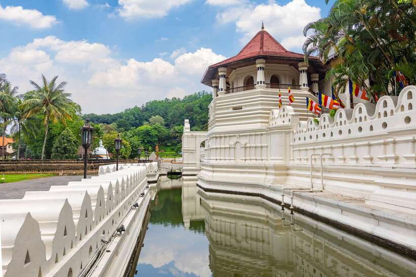 From Colombo: 2-Day All-Inclusive Kandy & Nuwara Eliya Tour - The route from Colombo into Sri Lanka’s high country