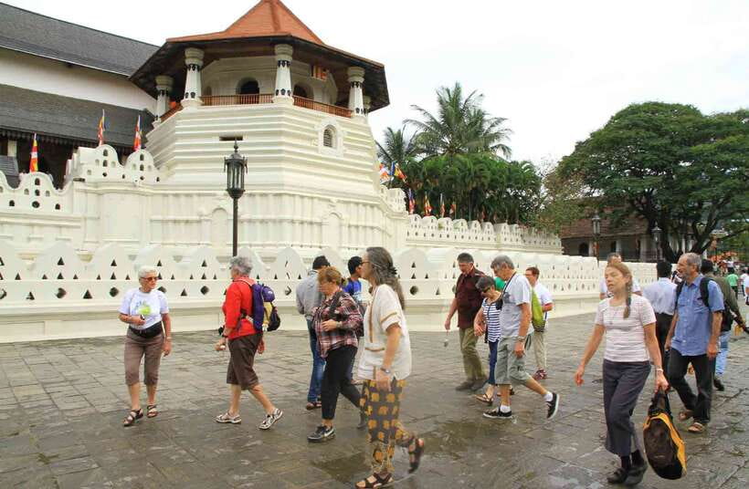 From Colombo: 2-Day All-Inclusive Kandy & Nuwara Eliya Tour - St. Clare’s Falls and Devon Falls: quick stops with big views