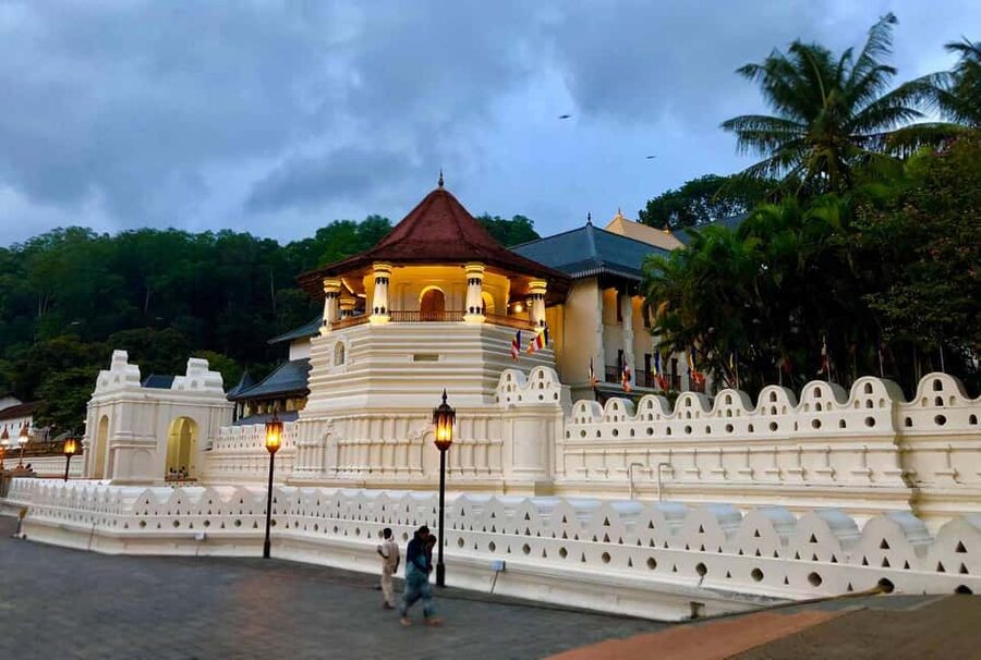 From Colombo: Kandy Temple of Tooth & Elephant Orphanage - Key points at a glance