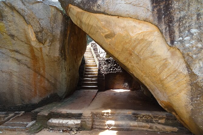 From Colombo/Negombo to Sigiriya, Dambulla Day Trip & Safari - Village food and a closer look at local life