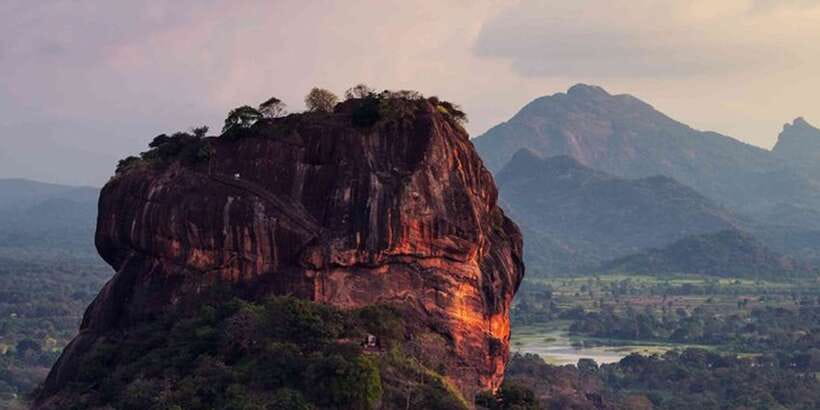 From Colombo: Sigiriya and Dambulla Full-Day Private Tour - Dambulla’s five caves and painted Buddha images