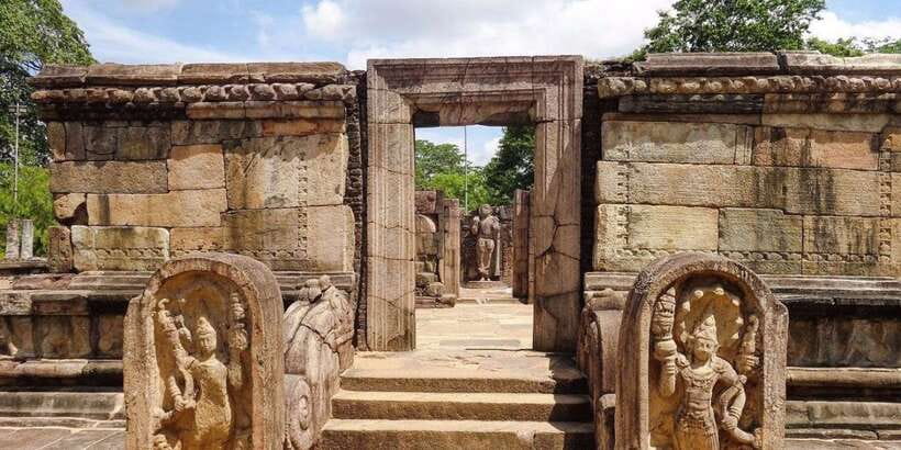 From Dambulla/ Sigiriya: Ancient City of Polonnaruwa by Bike - The Royal Palace and the story of royal power