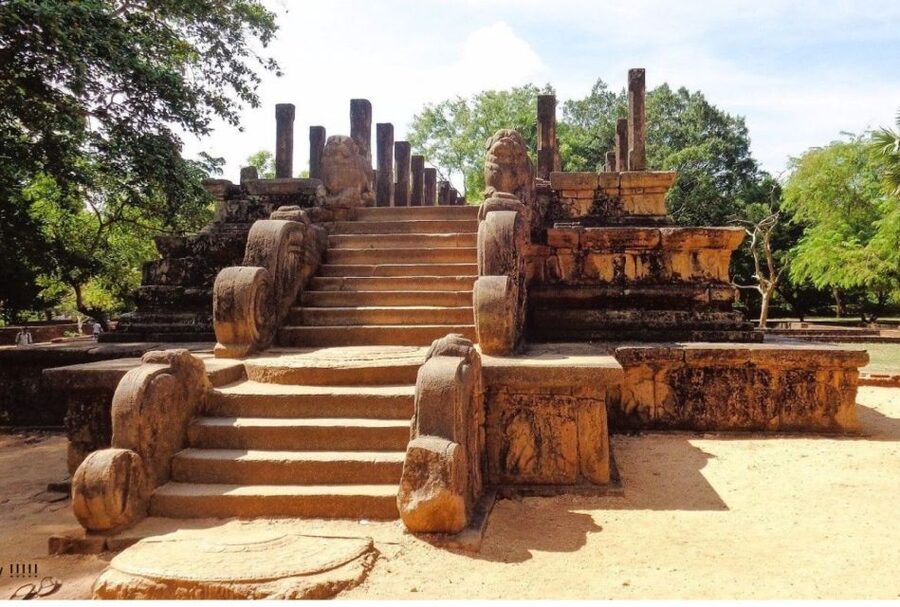 From Dambulla/ Sigiriya: Ancient City of Polonnaruwa by Bike - Vatadage and Rankoth Vehera