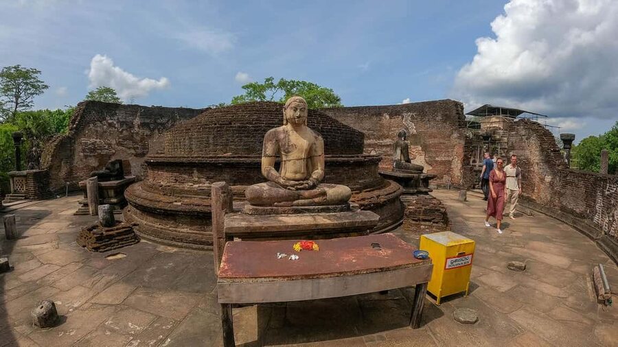 From Dambulla, Sigiriya: Polonnaruwa Tuk Tuk Day Tour - Royal Palace Complex: Begin With the Former Capital