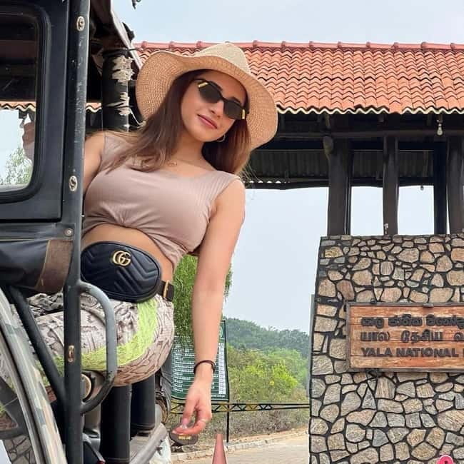 From Ella: Yala Safari & Transfer to Tangalle/Mirissa/Galle - Leaving Ella and stopping at Ravana Waterfall
