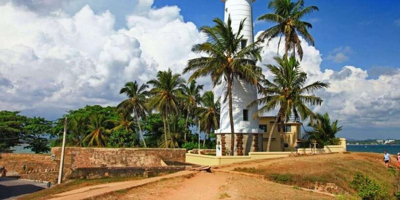 From Galle: Exclusive Village & Lagoon Cycling Tour in Galle - Setting off through rice fields and village paths