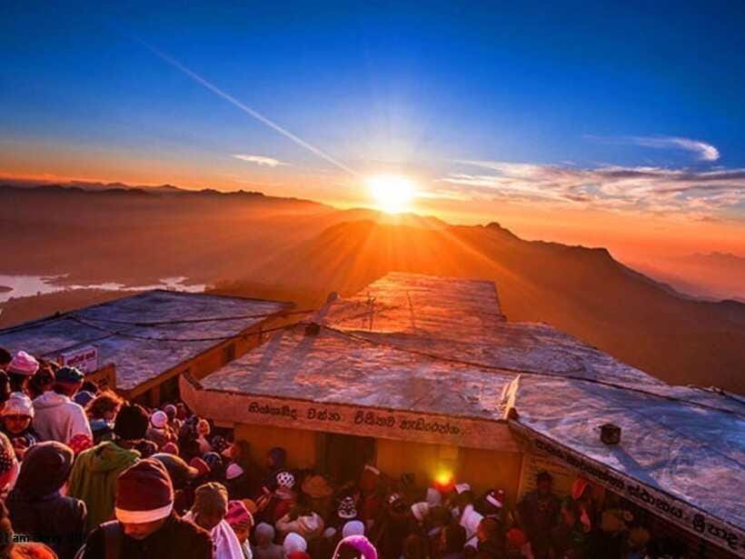 From Hatton: Adam's Peak Sunrise Hike with Hotel Transfers - Reaching the summit around 4:30 AM