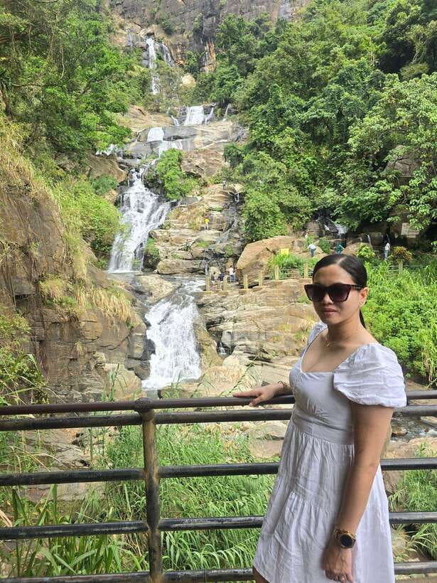 From Hikkaduwa/Galle/Mirissa : Waterfall & Tea Factory Tour - Ella to Nine Arch Bridge by train