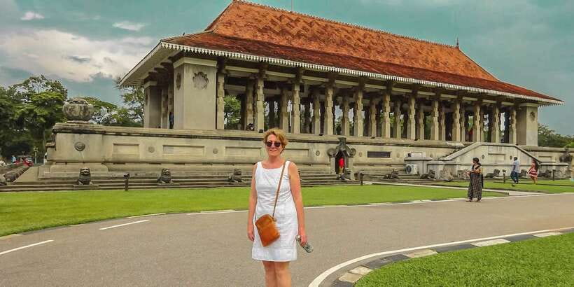 From Kalutara: Colombo City Tour - Gangaramaya Temple and Colombo’s religious life