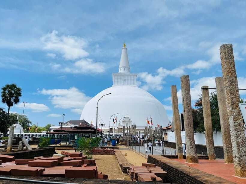 From Kandy: Anuradhapura Day Trip with Lunch - The 3.5-hour road north from Kandy