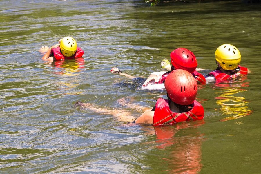From Kandy: Kitulgala Whitewater Rafting Adventure Day Tour - A riverside meal at the Plantation Hotel