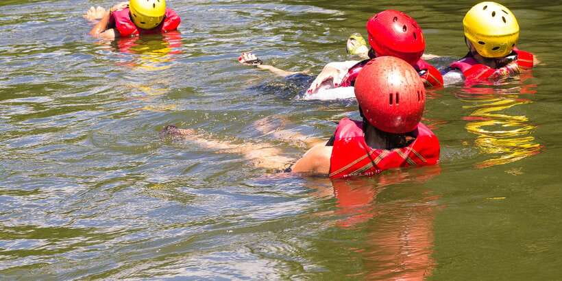 From Kandy: Kitulgala Whitewater Rafting Adventure Day Tour - Arriving at the Kelani River