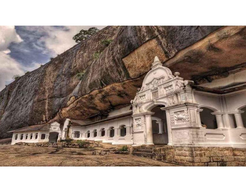 From : Kandy, Sigiriya, Dambulla Guided Day Tours for 2 Days - Workshops, stones, cloth, and a city panorama