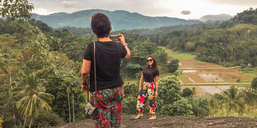 From Kandy: The Temple Run Tour - Gadaladeniya Vihara and the golden Buddha