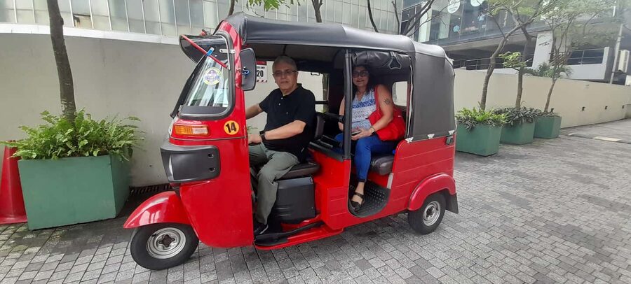 From Negombo: Colombo City Tour by Tuk Tuk with Hotel Pickup - Gangaramaya Temple and the optional Lotus Tower