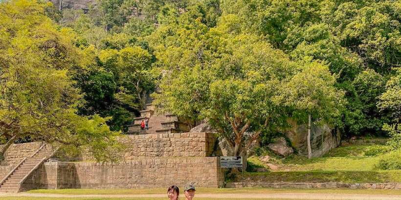 From Negombo: Dambadeniya, Yapahuwa, and Panduwasnuwara Tour - Dambadeniya and the royal court