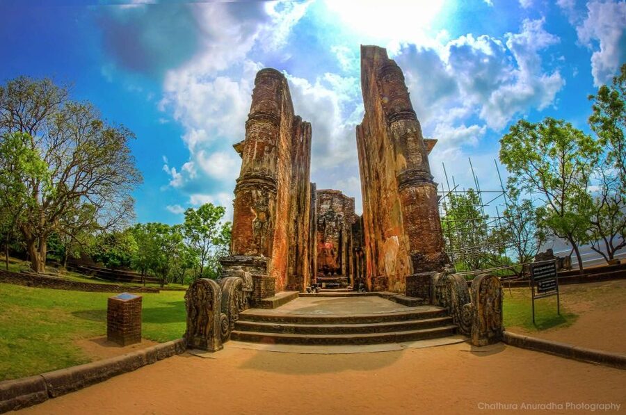 From Negombo: Full-Day Unesco City of Anuradhapura Trip - Sacred calm at Sri Maha Bodhi