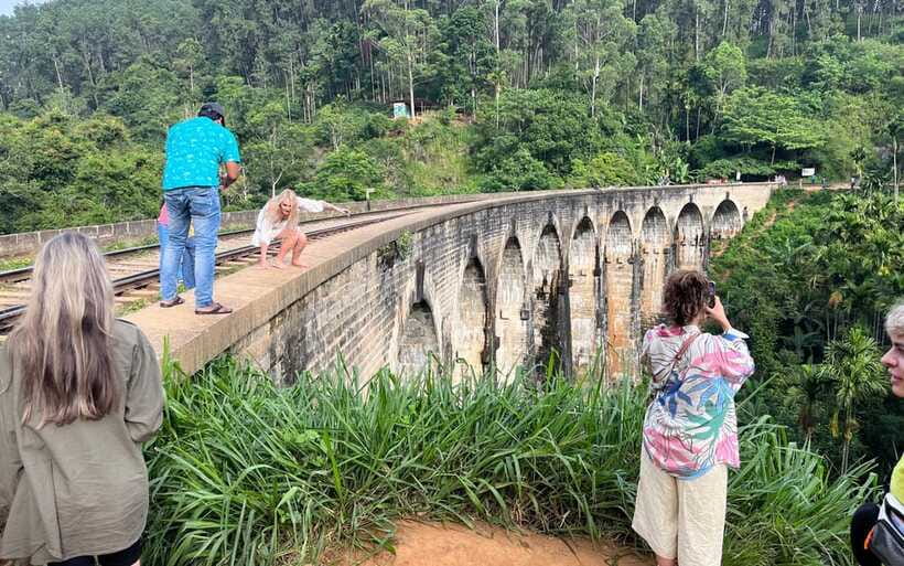 From Nuwara Eliya: Ella City Tour with Little Adam's Peak - Lunch and the tea factory add local flavor