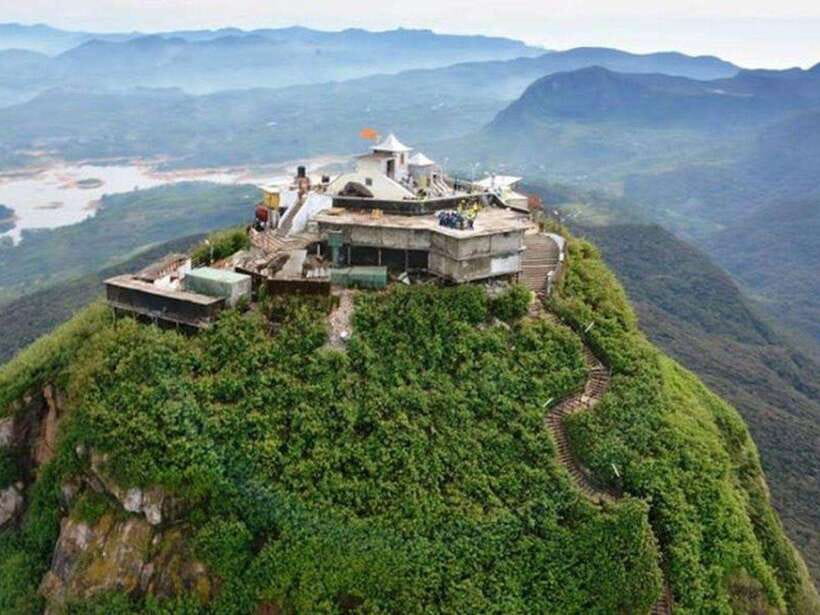 From Nuwara Eliya: Summit Bliss, Adams Peak Guided Hike - The 4:30 am summit and sunrise