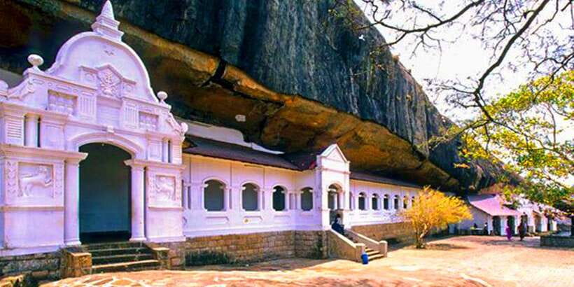 From Sigiriya: Kandy Transfer with Dambulla and Spice Garden - The spice garden: useful lesson, firm sales pitch