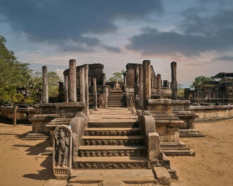 From Sigiriya: Polonnaruwa Ancient City & Minneriya Safari - Gal Viharaya and the religious side of the visit