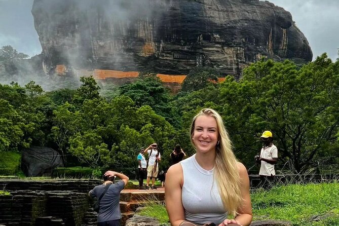 Full-Day Private Tour to Sigiriya and Dambulla - The early road from Colombo to Sigiriya