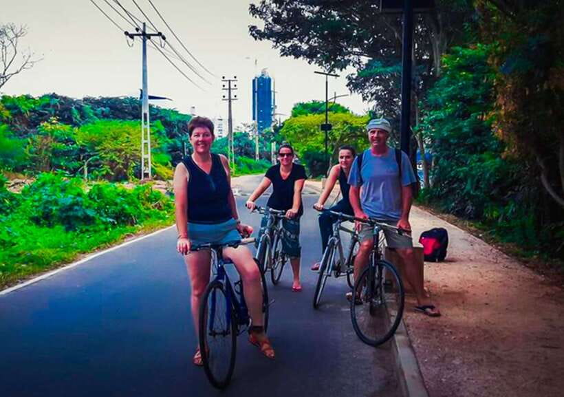 Galle: All Inclusive City & Fort Guided Cycling tour - Entering Galle Dutch Fort by bicycle