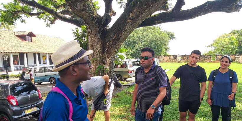 Galle Fort: Guided Walking Tour - Walking the Dutch ramparts and bastions