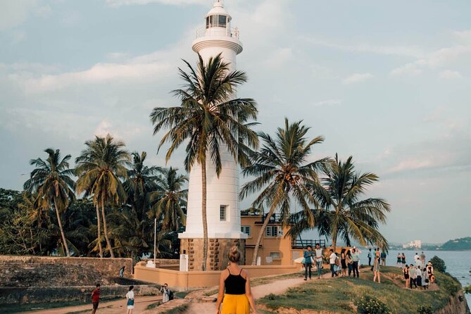 Galle Fort Walking Tour with a Resident - Walking the walls and entering the town