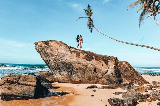Galle Instagram Tour: Most Famous Spots (Private & All-Inclusive) - Dalawella Beach and the famous swing