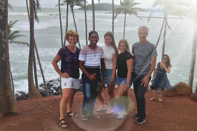 Galle sightseeing tour - Coconut Tree Hill above Mirissa Bay